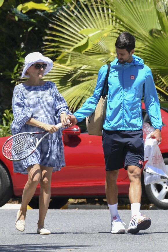 Exclusif Le joueur de tennis Novak Djokovic et sa femme Jelena Ristic enceinte, à Marbella, en Espagne, le 1er mai 2017.
