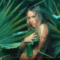 Jennifer Lopez, en tenue d'Eve, retrouve son ex Marc Anthony pour une vidéo sexy