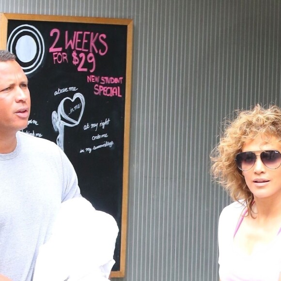 Exclusif - Jennifer Lopez et son compagnon Alex Rodriguez se rendent à leur cours de gym à New York, le 6 juin 2017