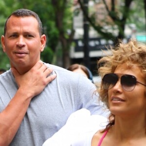 Exclusif - Jennifer Lopez et son compagnon Alex Rodriguez se rendent à leur cours de gym à New York, le 6 juin 2017