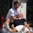 Ricky Martin (Antonio D'Amico) et Edgar Ramirez (Gianni Versace) sur le tournage de la série ''Versace : American Crime Story'' à Miami, le 10 mai 2017.