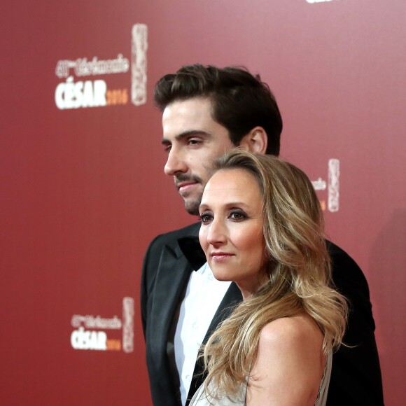 Audrey Lamy enceinte et son compagnon Thomas Sabatier - Photocall lors de la 41ème cérémonie des Cesar au théâtre du Châtelet à Paris, le 26 février 2016. © Borde-Jacovides/Bestimage