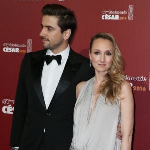 Audrey Lamy enceinte et son compagnon Thomas Sabatier - Photocall lors de la 41ème cérémonie des Cesar au théâtre du Châtelet à Paris, le 26 février 2016. © Borde-Jacovides/Bestimage