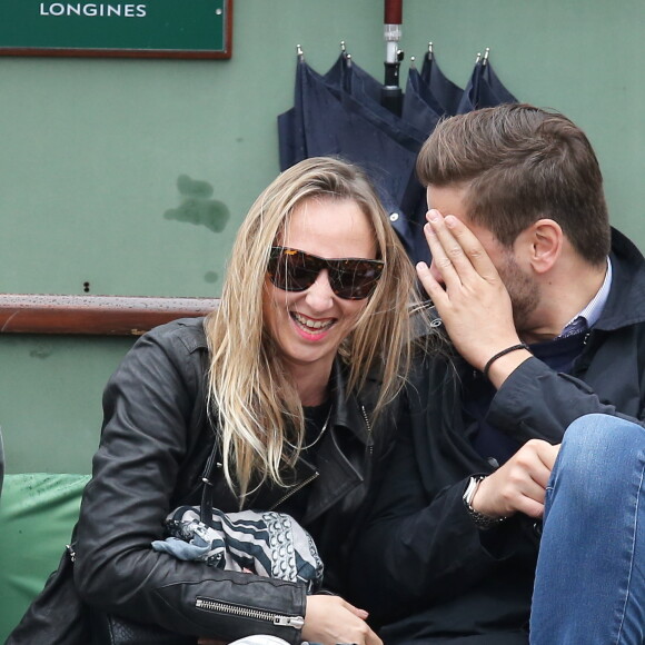 Audrey Lamy et son compagnon Thomas Sabatier aux Internationaux de France de tennis de Roland Garros à Paris le 31 mai 2015.