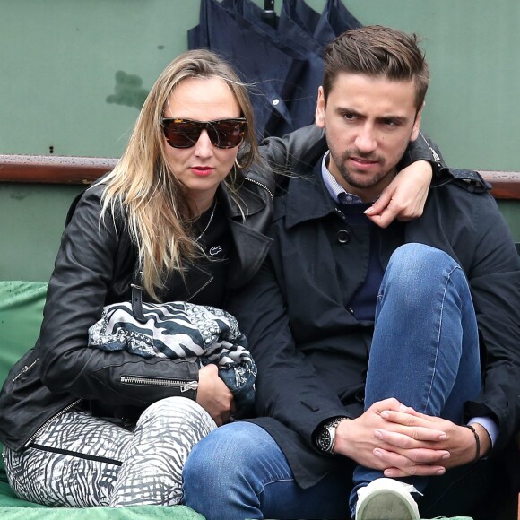 Audrey Lamy et son compagnon Thomas Sabatier aux Internationaux de France de tennis de Roland Garros à Paris le 31 mai 2015.
