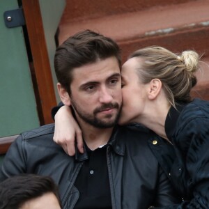 Audrey Lamy et son compagnon Thomas Sabatier aux Internationaux de France de tennis de Roland Garros à Paris le 1er juin 2014.