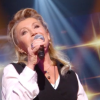 Sheila interprète Loin d'ici pour Le Grand Show en hommage à Michel Delpech, samedi 23 janvier 2016 sur France 2