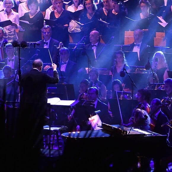 Calogero, ému - Concert en hommage aux victimes de l'attentat du 14 juillet 2016 à Nice, le 14 juillet 2017. © Bruno Bébert/Bestimage