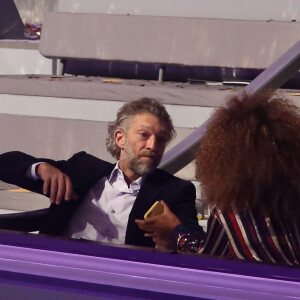 Vincent Cassel et sa compagne Tina Kunakey au défilé "Victoria's Secret Paris 2016" au Grand Palais à Paris, le 30 novembre 2016. © Denis Guignebourg/Bestimage