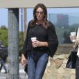 Caitlyn Jenner est allée avec une amie prendre un café dans la matinée à emporter à Malibu, le 16 mai 2017. © CPA/Bestimage
