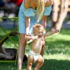 Exclusif - Candice Swanepoel, son fiancé Hermann Nicoli et leur fils Anacã passent une journée dans un parc. New York, le 3 juillet 2017.