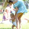 Exclusif - Candice Swanepoel, son fiancé Hermann Nicoli et leur fils Anacã passent une journée dans un parc. New York, le 3 juillet 2017.