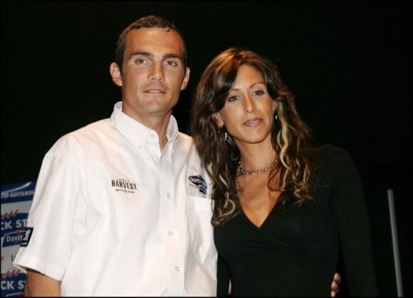 Richard Virenque et son ex-femme Stéphanie en septembre 2004 lors de l'annonce de sa retraite sportive lors d'une conférence de presse à l'Olympia.