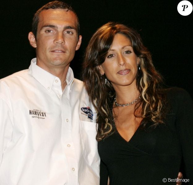 Richard Virenque et son ex-femme Stéphanie en septembre 2004 lors de l'annonce de sa retraite sportive lors d'une conférence de presse à l'Olympia.