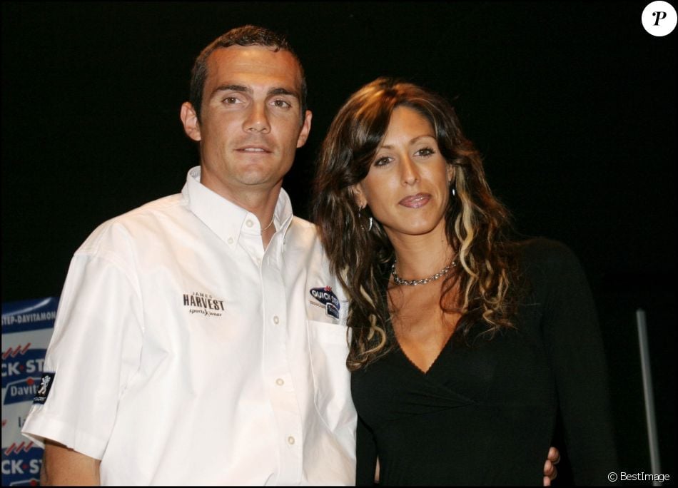 Richard Virenque et son ex-femme Stéphanie en septembre 2004 lors de l&#039;annonce de sa retraite sportive lors d&#039;une conférence de presse à l&#039;Olympia.