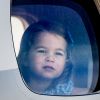 La princesse Charlotte au hublot, prête pour de nouvelles aventures... Arrivée du prince William et de Kate Middleton avec leurs enfants George et Charlotte de Cambridge à l'aéroport de Berlin-Tegel en Allemagne le 19 juillet 2017 lors de leur visite officielle.