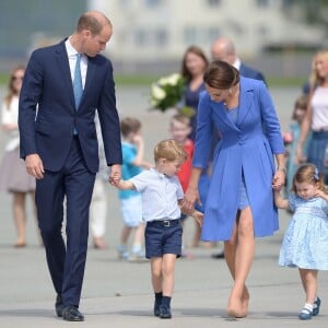 Départ du prince William et de Kate Middleton avec leurs enfants George et Charlotte de Cambridge de l'aéroport de Varsovie en Pologne le 19 juillet 2017.