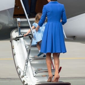 Départ du prince William et de Kate Middleton avec leurs enfants George et Charlotte de Cambridge de l'aéroport de Varsovie en Pologne le 19 juillet 2017.