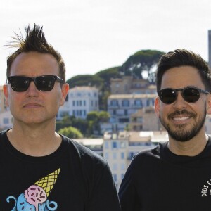 Marc Hoppus, musicien producteur américain, et Mike Shinoda, chanteur et producteur de Linkin Park - Photocall du Midem 2017 à Cannes. Le 7 juin 2017