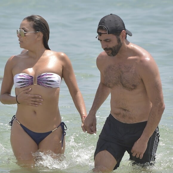 Eva Longoria et son mari José Baston à Ibiza le 21 juillet 2017.