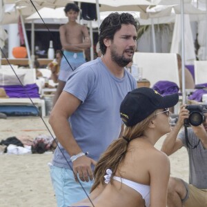 Eva Longoria et son mari José Baston à Ibiza le 21 juillet 2017.