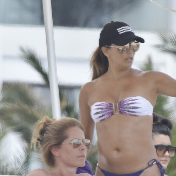 Eva Longoria et son mari José Baston à Ibiza le 21 juillet 2017.