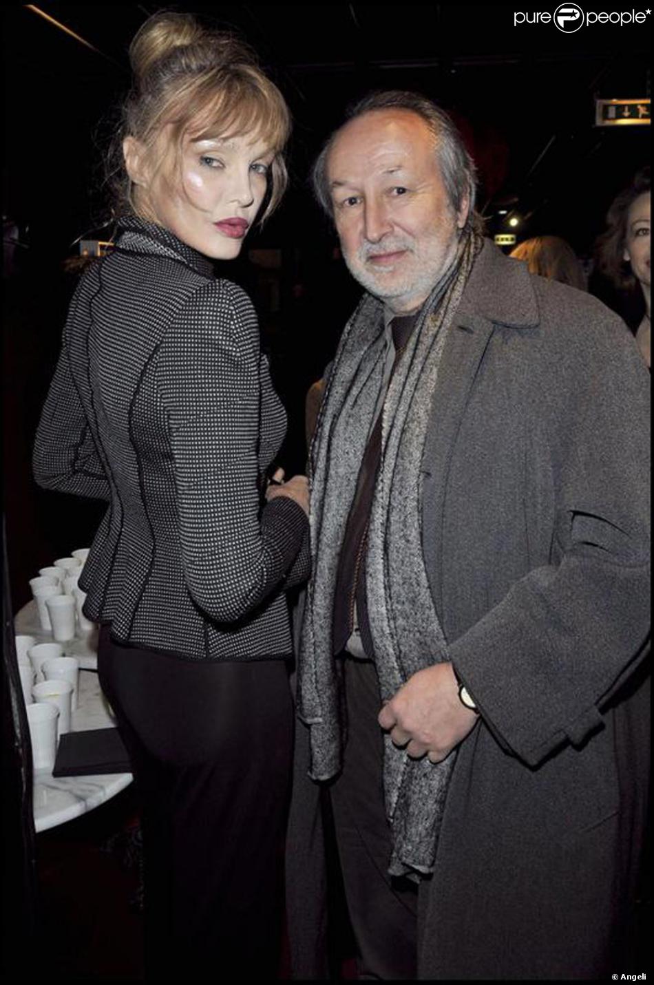 Très jolie, elle participe à de très nombreux films mais jamais dans des premiers rôles en plus, arielle dombasle est une belle femme cultivée et pleine de talents. Arielle Dombasle et Jérôme Clément au cinéma pour assister ...