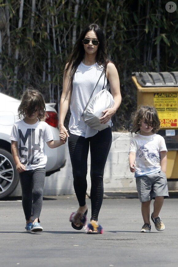 Exclusif - Megan Fox se promène avec ses enfants Noah et Bodhi à Los Angeles le 9 juillet 2017 