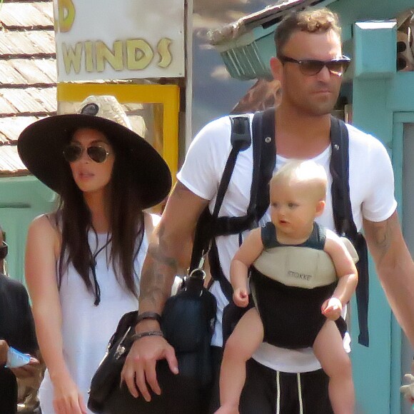 Exclusif - Megan Fox et son mari Brian Austin Green sont allés déjeuner au restaurant mexicain "Los Arroyos Montecito" avec leurs enfants Noah Shannon, Bodhi Ransom et Journey River, le 9 juillet 2017 à Santa Barbara