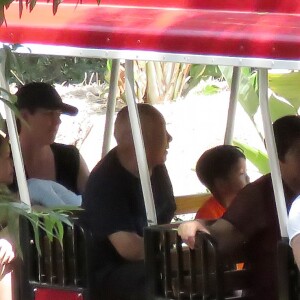 Exclusif - Megan Fox et son mari Brian Austin Green sont allés déjeuner au restaurant mexicain "Los Arroyos Montecito" avec leurs enfants Noah Shannon, Bodhi Ransom et Journey River, le 9 juillet 2017 à Santa Barbara