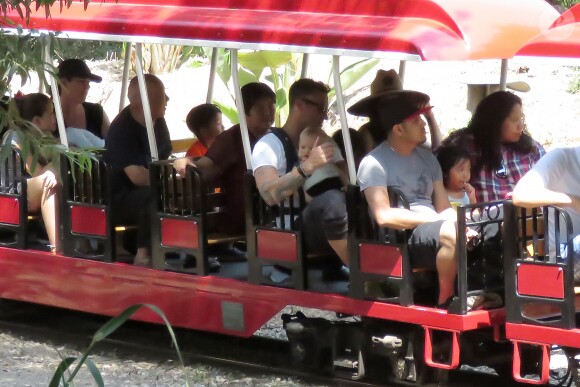 Exclusif - Megan Fox et son mari Brian Austin Green sont allés déjeuner au restaurant mexicain "Los Arroyos Montecito" avec leurs enfants Noah Shannon, Bodhi Ransom et Journey River, le 9 juillet 2017 à Santa Barbara