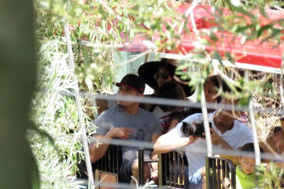 Exclusif - Megan Fox et son mari Brian Austin Green sont allés déjeuner au restaurant mexicain "Los Arroyos Montecito" avec leurs enfants Noah Shannon, Bodhi Ransom et Journey River, le 9 juillet 2017 à Santa Barbara