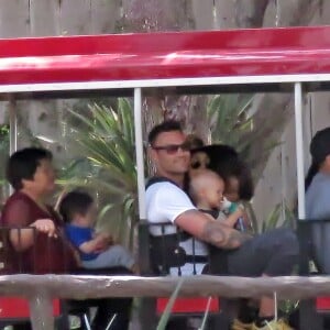 Exclusif - Megan Fox et son mari Brian Austin Green sont allés déjeuner au restaurant mexicain "Los Arroyos Montecito" avec leurs enfants Noah Shannon, Bodhi Ransom et Journey River, le 9 juillet 2017 à Santa Barbara