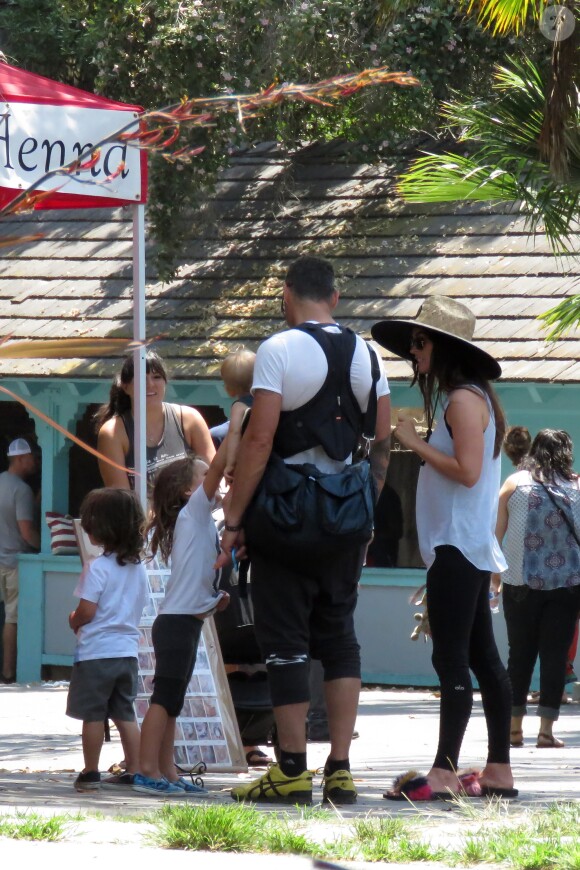 Exclusif - Megan Fox et son mari Brian Austin Green sont allés déjeuner au restaurant mexicain "Los Arroyos Montecito" avec leurs enfants Noah Shannon, Bodhi Ransom et Journey River, le 9 juillet 2017 à Santa Barbara
