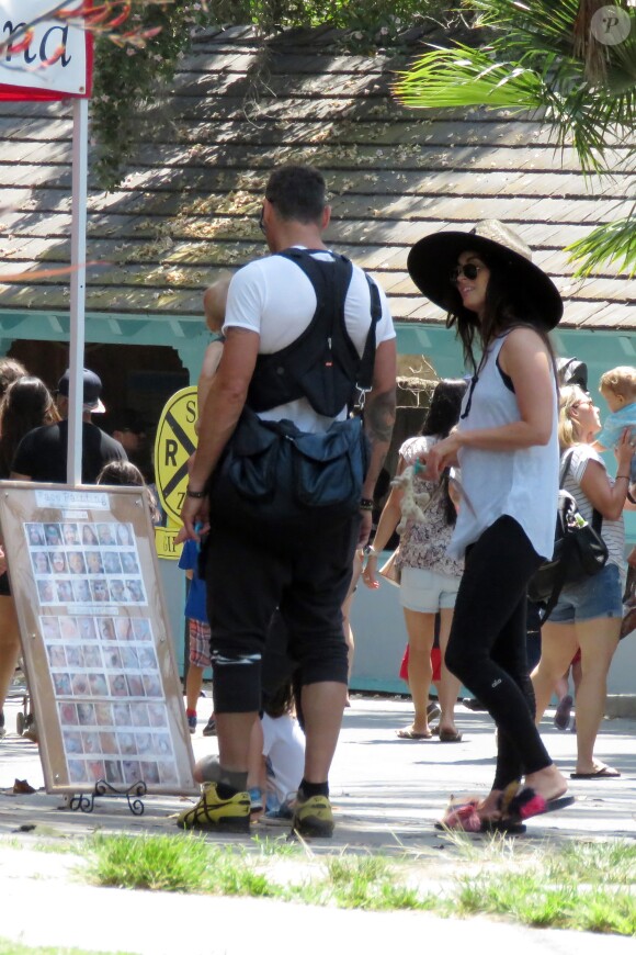 Exclusif - Megan Fox et son mari Brian Austin Green sont allés déjeuner au restaurant mexicain "Los Arroyos Montecito" avec leurs enfants Noah Shannon, Bodhi Ransom et Journey River, le 9 juillet 2017 à Santa Barbara