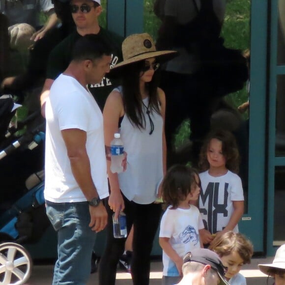 Exclusif - Megan Fox et son mari Brian Austin Green sont allés déjeuner au restaurant mexicain "Los Arroyos Montecito" avec leurs enfants Noah Shannon, Bodhi Ransom et Journey River, le 9 juillet 2017 à Santa Barbara