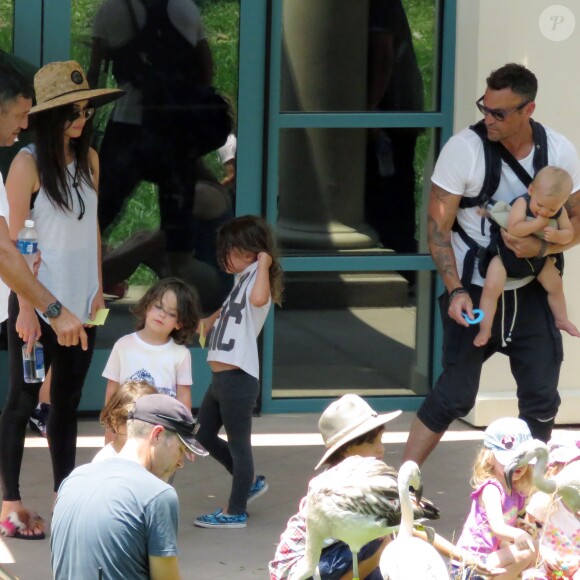 Exclusif - Megan Fox et son mari Brian Austin Green sont allés déjeuner au restaurant mexicain "Los Arroyos Montecito" avec leurs enfants Noah Shannon, Bodhi Ransom et Journey River, le 9 juillet 2017 à Santa Barbara
