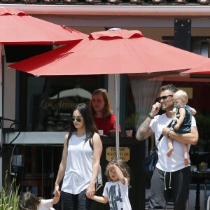 Exclusif - Megan Fox et son mari Brian Austin Green sont allés déjeuner au restaurant mexicain "Los Arroyos Montecito" avec leurs enfants Noah Shannon, Bodhi Ransom et Journey River, le 9 juillet 2017 à Santa Barbara