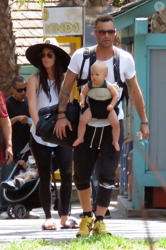 Exclusif - Megan Fox et son mari Brian Austin Green sont allés déjeuner au restaurant mexicain "Los Arroyos Montecito" avec leurs enfants Noah Shannon, Bodhi Ransom et Journey River, le 9 juillet 2017 à Santa Barbara