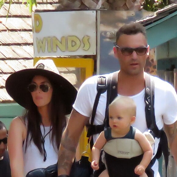 Exclusif - Megan Fox et son mari Brian Austin Green sont allés déjeuner au restaurant mexicain "Los Arroyos Montecito" avec leurs enfants Noah Shannon, Bodhi Ransom et Journey River, le 9 juillet 2017 à Santa Barbara