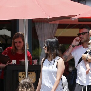 Exclusif - Megan Fox et son mari Brian Austin Green sont allés déjeuner au restaurant mexicain "Los Arroyos Montecito" avec leurs enfants Noah Shannon, Bodhi Ransom et Journey River, le 9 juillet 2017 à Santa Barbara