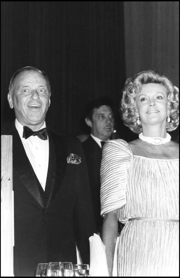 Archives - Frank Sinatra et sa femme Barbara, à New York, lors de la soirée de l'élection de "L'homme de l'année" en 1982.