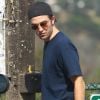 Exclusif - Robert Pattinson se promène dans un parc avec son chien à Los Angeles le 17 juillet 2017