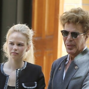 Igor Bogdanov et sa compagne Julie Jardon - Obsèques de Ludovic Chancel, le fils de Sheila, en l'église Notre dame d'Ey­lau à Paris, le 17 juillet 2017.