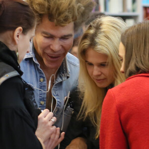 Exclusif - Igor Bogdanov (Bogdanoff) et sa compagne Julie Jardon lors de la 37ème édition du Salon du livre au parc des expositions, à la porte de Versailles, à Paris, France, le 26 mars 2017. © Agence/Bestimage