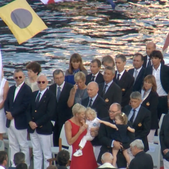Le prince Albert II de Monaco avec sa femme la princesse Charlene et leurs enfants le prince héréditaire Jacques et la princesse Gabriella le 27 juillet 2017 lors des cérémonies précédant le départ du M/V Yersin, un fantastique bateau d'exploration scientifique au service des Explorations de Monaco, initiative du souverain pour la connaissance et la protection des mers et des océans. © Capture d'écran de la vidéo réalisée par Les Explorations de Monaco.