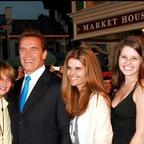 Arnold Schwarzenegger, Maria Shriver et leurs enfants à l'avant-première du film "Pirates des Caraïbes : Le Secret du coffre maudit" à Disneyland, à Anaheim, en 2006