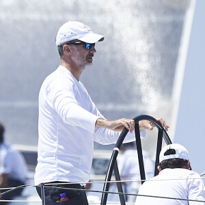 Le roi Felipe VI d'Espagne à bord du voilier AIFOS à l'occasion de la "Copa del Rey" au large de Palma de Majorque, le 31 juillet 2017. © Jack Abuin via ZUMA Wire/Bestimage  King Felipe VI on board of the AIFOS during the Copa del Rey sailing trophy in Palma de Mallorca, on July 31, 2017.31/07/2017 - Palma