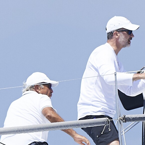 Le roi Felipe VI d'Espagne à bord du voilier AIFOS à l'occasion de la "Copa del Rey" au large de Palma de Majorque, le 31 juillet 2017. © Jack Abuin via ZUMA Wire/Bestimage  King Felipe VI on board of the AIFOS during the Copa del Rey sailing trophy in Palma de Mallorca, on July 31, 2017.31/07/2017 - Palma