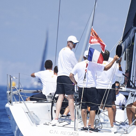 Le roi Felipe VI d'Espagne à bord du voilier AIFOS à l'occasion de la "Copa del Rey" au large de Palma de Majorque, le 31 juillet 2017. © Jack Abuin via ZUMA Wire/Bestimage  King Felipe VI on board of the AIFOS during the Copa del Rey sailing trophy in Palma de Mallorca, on July 31, 2017.31/07/2017 - Palma
